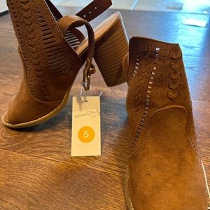 Women Cognac Suede Heels